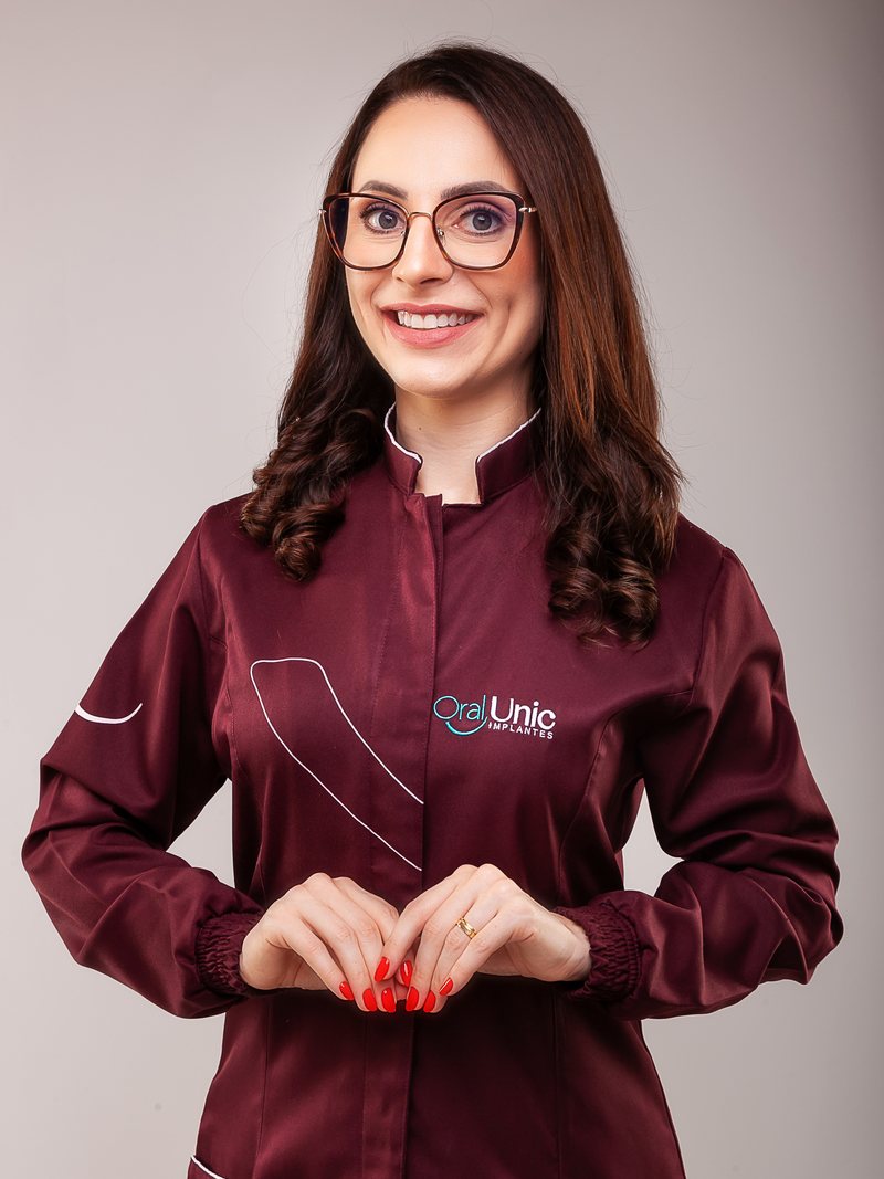 Dra. Letícia Cazarotto Pin, cirurgiã-dentista da Oral Unic Farroupilha
